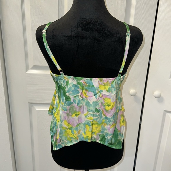 Beautiful flower top - Picture 2 of 3